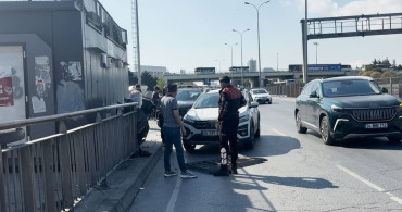 Avcılar'da Motosikletli Kazası: Motosiklet Bariyerlere Sıkıştı
