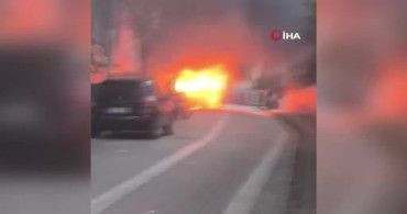 Avcılar'da Park Halindeki Servis Aracı Yangın Çıkardı