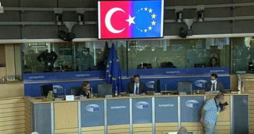 AP'de Türk Bayrağına Çirkin Saldırı!
