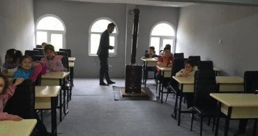 Ayancık'ta Minik Öğrencilere 'Aile ve Vefa' Semineri