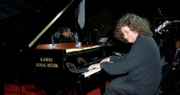 Ayasofya Bestesine Tuluyhan Uğurlu'dan Özel Klip