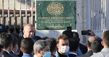 Ayasofya Camisi'ne 'Ayasofya-i Kebir Cami-i Şerifi' Tabelası Asıldı