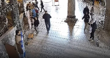 Ayasofya’da Provokatif Bayrak Açan İki Turist Tutuklandı