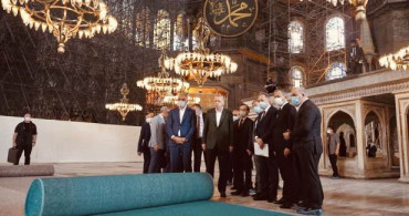 Ayasofya'nın Halıları Geldi