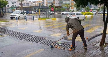 Aydın Büyükşehir Belediyesi ve ASKİ Ekipleri Yağışla Mücadelede Teyakkuzda