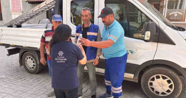 Aydın büyükşehir ve ASKİ personellerine sıcak havada su desteği