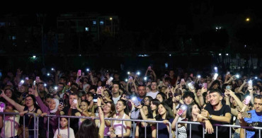 Aydın Büyükşehir’in ‘yaza merhaba’ etkinliği Aydilge konseri ile başladı