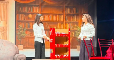 Aydın sosyal bilimler lisesi öğrencileri tiyatro sahnesinde yeteneklerini sergiledi