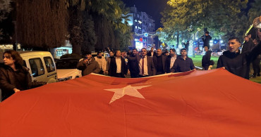 Aydın Ülkü Ocakları'ndan Türk Bayrağıyla Anlamlı Yürüyüş
