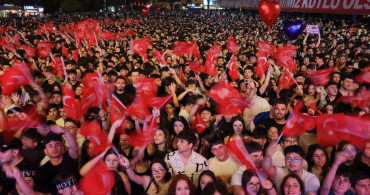 Aydın'da 19 Mayıs Coşkusu: Motive Konseri