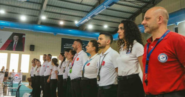 Aydın'da Minik Yüzücüler Yarışıyor