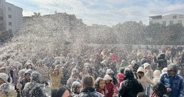 Aydın'da Öğrenciler Karnelerini Köpüklerle Kutladı