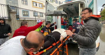 Aydın'daki Kazada Yaralanan Motosikletli Kadına Destek