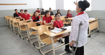 Ayşe Uzun: Engellilikle Sınırları Aşan Bir Öğretmen