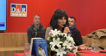 Ayşegül Aldinç, D&R'da Okurlarıyla Buluştu