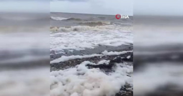 Ayvacık'ta Deniz Köpüğü Oluştu