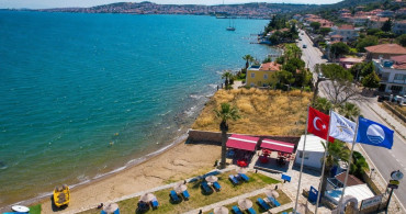 Ayvalık Belediyesi plajlarında mavi bayraklar göndere çekildi