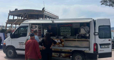 Ayvalık'ta Hüsamettin Cindoruk Anıldı