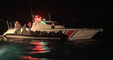 Ayvalık’ta Motor Arızasıyla Sürüklenen 39 Göçmen Kurtarıldı