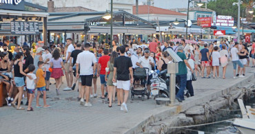 Ayvalık’ta Tatilci Akını! Girişler Durdu