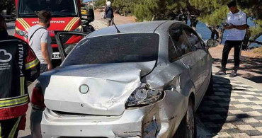 Ayvalık'ta trafik kazasında araçta sıkışan sürücü başarılı bir şekilde kurtarıldı