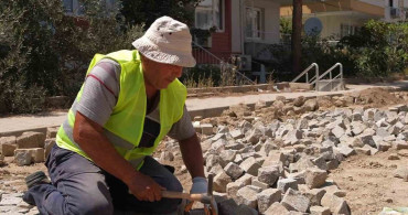 Ayvalık'ta yol bakım ve onarım çalışmaları aralıksız sürüyor