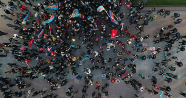 Azerbaycan Halkı Dağlık Karabağ Zaferini Ülkede Coşkuyla Kutladı