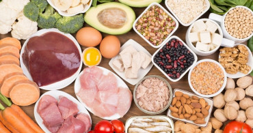 B12 eksikliği nedir, belirtileri nelerdir, nasıl giderilir? B12 vitamini yönünden zengin olan besinler 