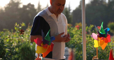 Babalar Günü'nde mezarlıkta acı bir buluşma