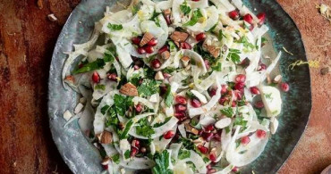 Badem ve Narlı Rezene Salatası Tarifi