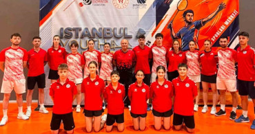 Badminton süper liginde lider Erzincan ekipleri oldu