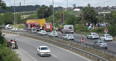 Bafra'da park halindeki tıra çarpan otomobilde 2 kişi yaşamını yitirdi