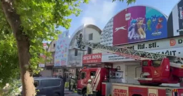Bağcılar İSTOÇ'ta Kırtasiye Toptancısında Yangın Çıktı