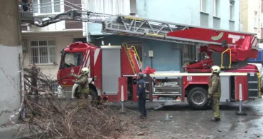 Bağcılar'daki Bina Çökmesi Kaza: Araçlar Hasar Gördü