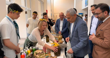 Bahar Şenliği Rüzgarı Burhaniye'de Esti