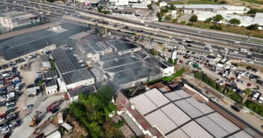Bahçede çıkan yangın, araç servisinin yedek parça deposuna sıçradı
