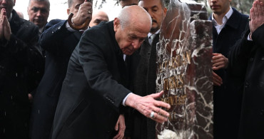 Bahçeli'den Alparslan Türkeş'in Kabri Ziyareti