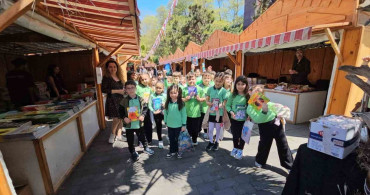Bahçelievler İlköğretim Okulu Öğrencileri Kitap Fuarında