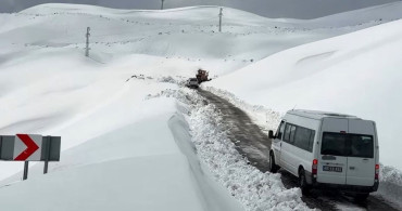 Bahçesaray-Hizan Karayolunda Çığ Düşmesi