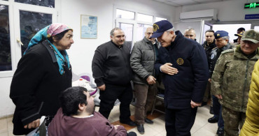 Bakan Akar TCG Sancaktar gemisinde: Dev yüzer hastanelerde inceleme yaptı