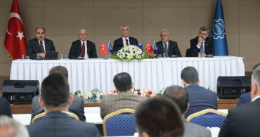 Bakan Bolat: Türkiye 273 buçuk milyar dolar yıllık ihracat yapan bir ülke konumuna geldi