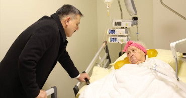 Bakan Çiftçi, Öğretmenini Hastanede Ziyaret Etti