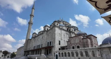 Bakan Ersoy'dan Fatih Külliyesi Haziresi’ne anlamlı ziyaret