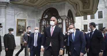 Bakan Ersoy’dan Fatih Sultan Mehmet'in Türbesine Ziyaret