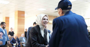 Bakan Göktaş Kurban Bayramı Ziyaretleriyle Birlikte Sevgi Dağıttı