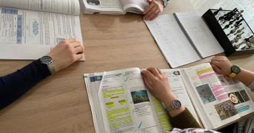 Bakan Göktaş'tan Koruma Altındaki Çocuklara Hediye