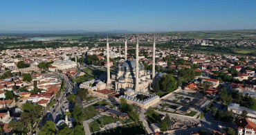 Bakan Güler Selimiye Camii'nde Bayram Coşkusu Yaşadı