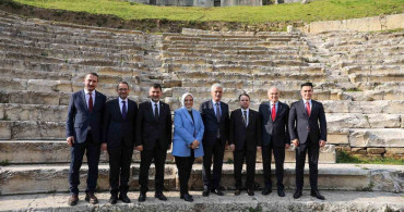 Bakan Gürlek'ten Konuralp Antik Tiyatrosu'na Ziyaret