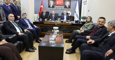 Bakan Işıkhan, AK Parti Şanlıurfa İl Başkanlığını Ziyaret Etti