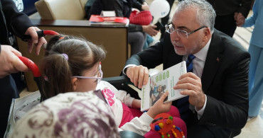 Bakan Işıkhan, Külliye'de Ramazan Etkinliklerini Ziyaret Etti